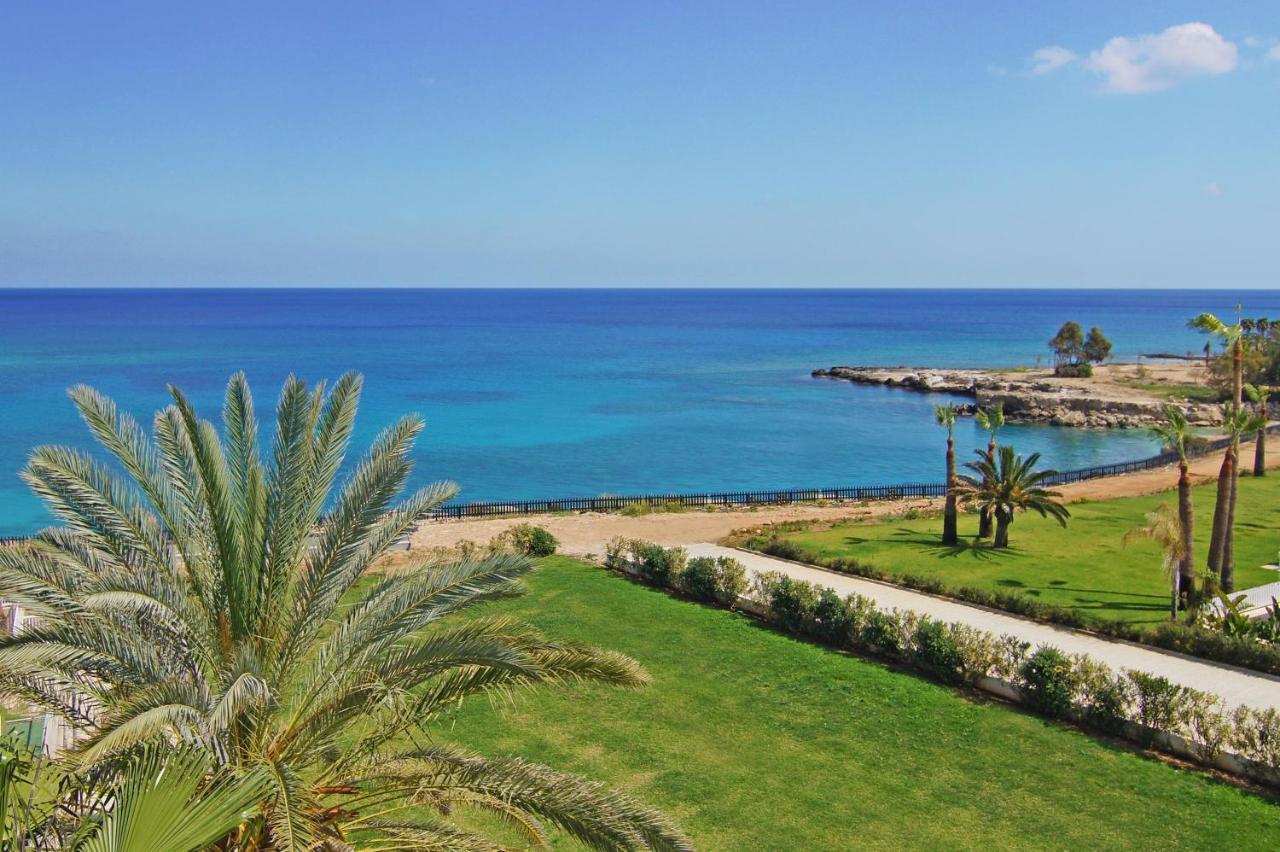Lucile - Coralli Beachfront Apartment Paralímni Eksteriør bilde