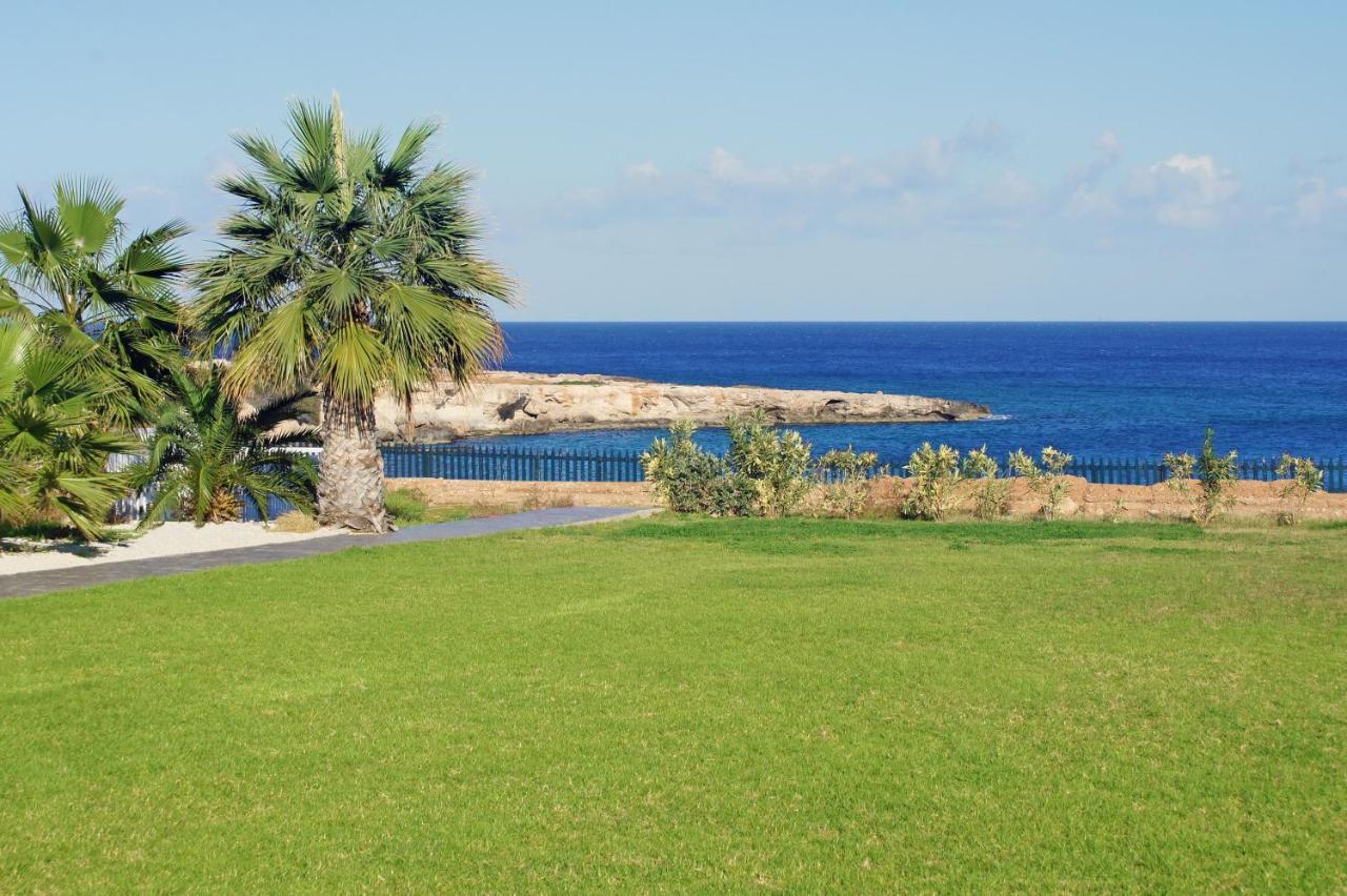 Lucile - Coralli Beachfront Apartment Paralímni Eksteriør bilde