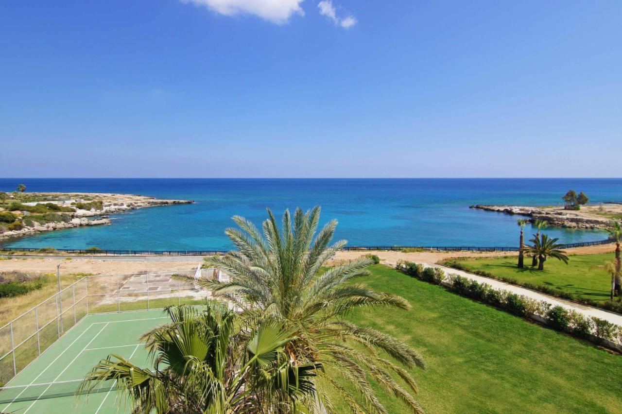 Lucile - Coralli Beachfront Apartment Paralímni Eksteriør bilde