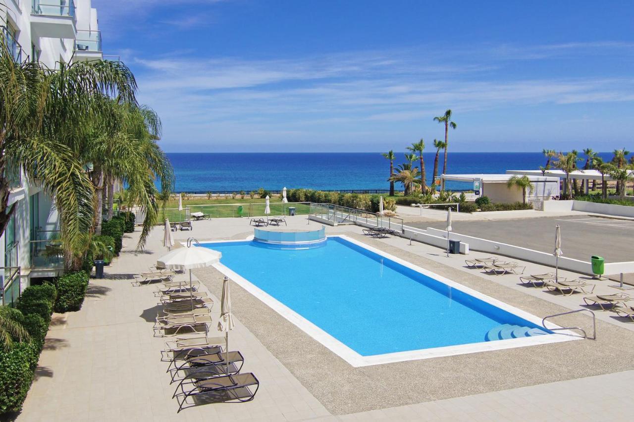 Lucile - Coralli Beachfront Apartment Paralímni Eksteriør bilde