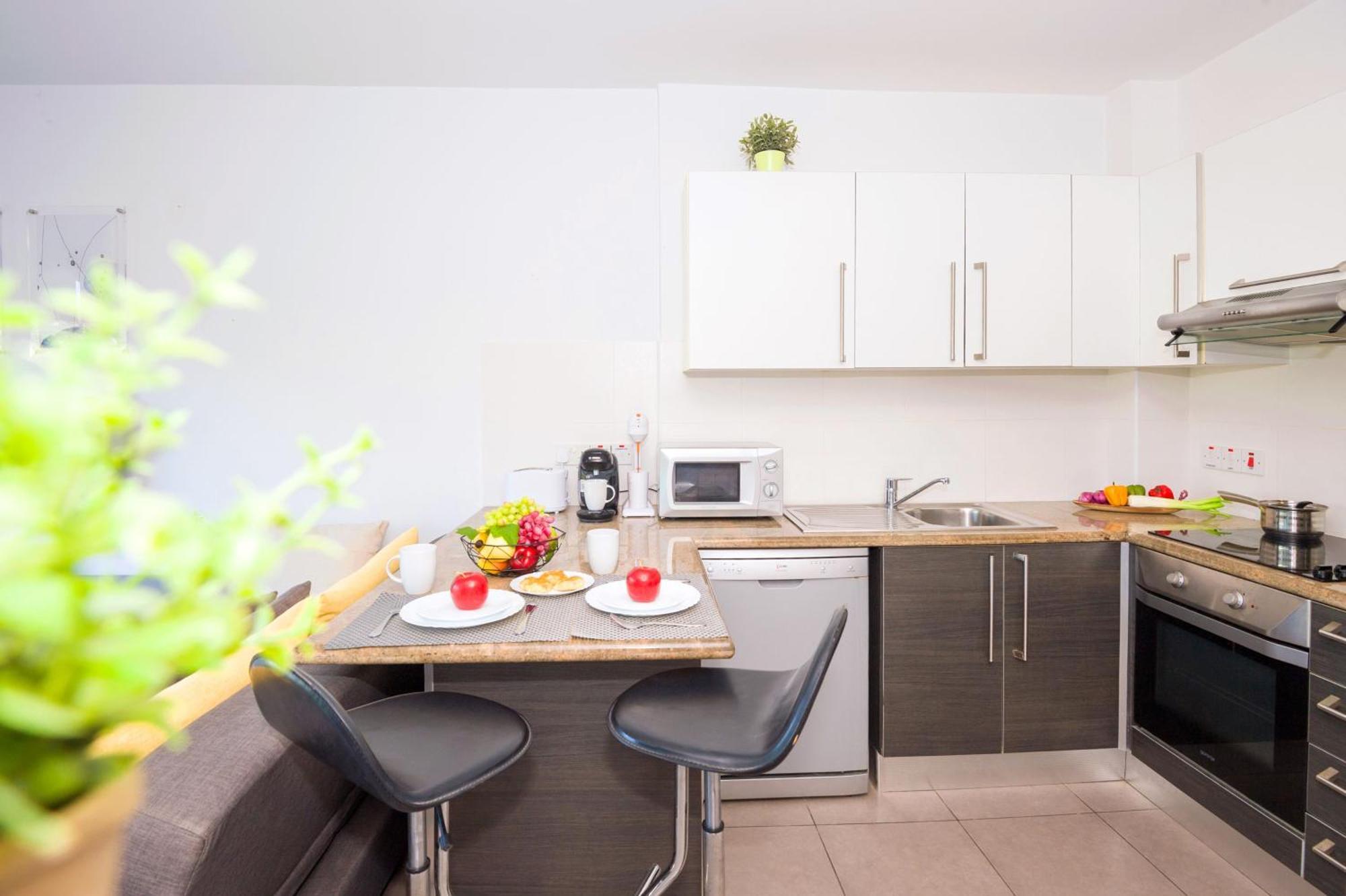 Lucile - Coralli Beachfront Apartment Paralímni Eksteriør bilde