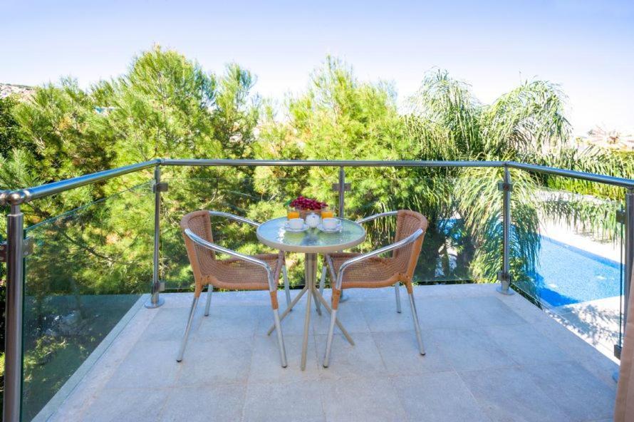 Lucile - Coralli Beachfront Apartment Paralímni Eksteriør bilde