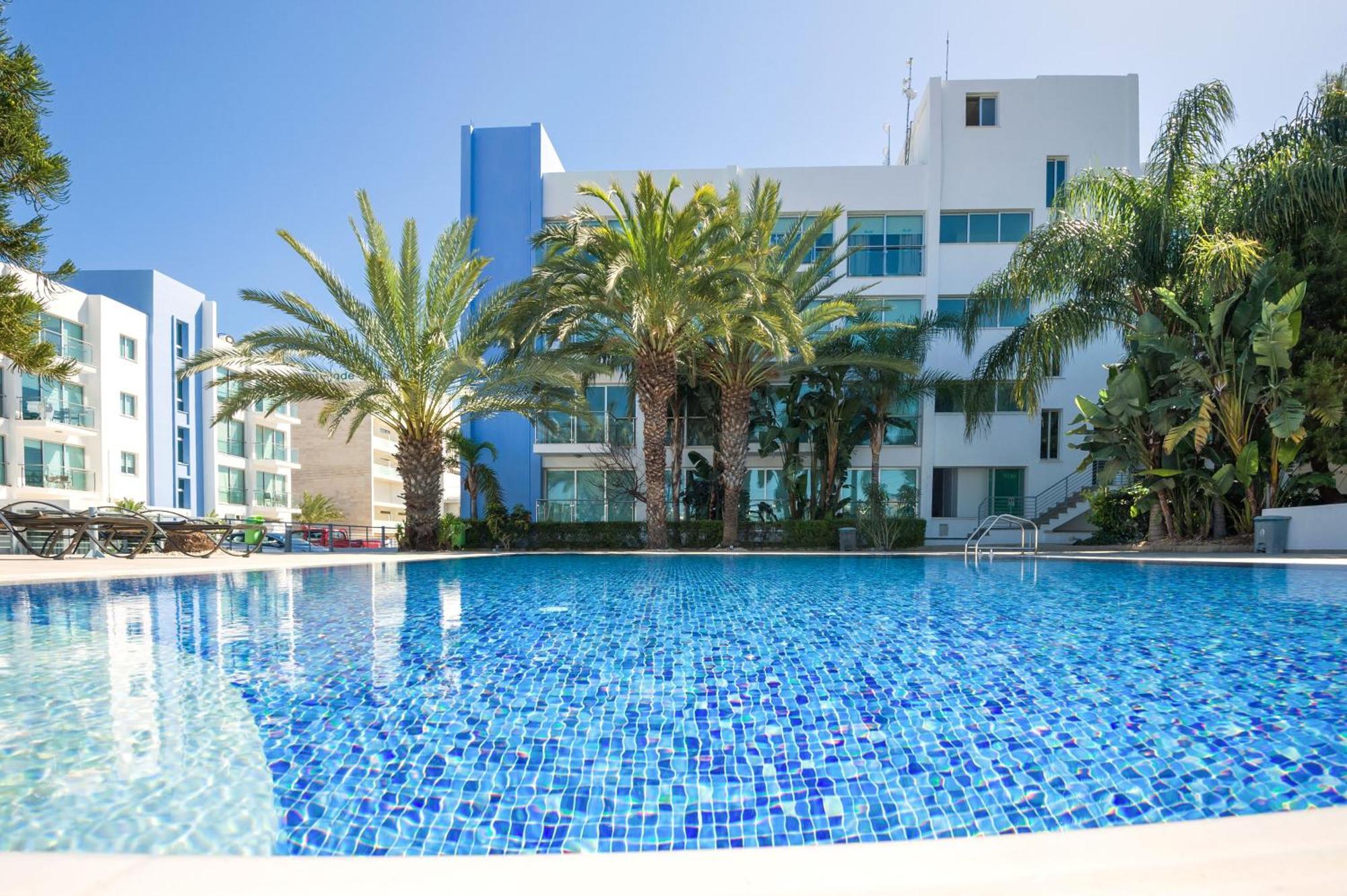 Lucile - Coralli Beachfront Apartment Paralímni Eksteriør bilde