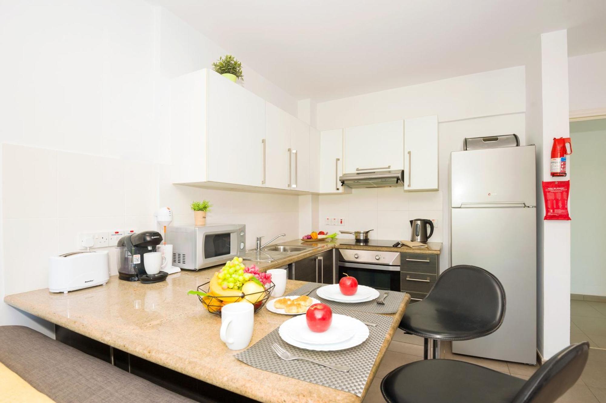 Lucile - Coralli Beachfront Apartment Paralímni Eksteriør bilde
