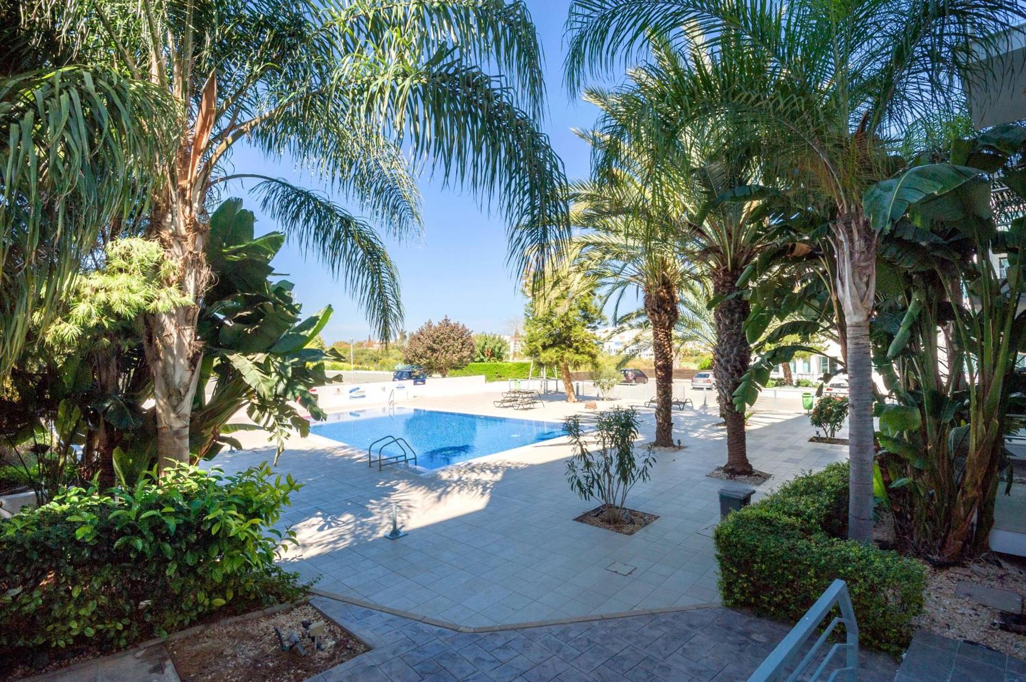 Lucile - Coralli Beachfront Apartment Paralímni Eksteriør bilde