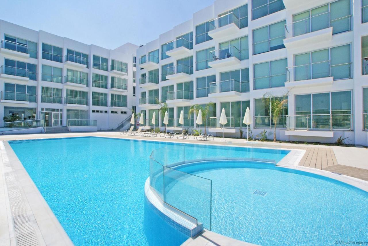 Lucile - Coralli Beachfront Apartment Paralímni Eksteriør bilde